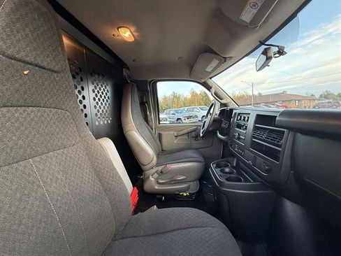 Used 2023 GMC Savana 2500 image 13