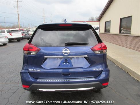 Used 2017 Nissan Rogue SV AWD/4WD image 4