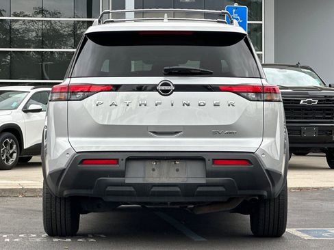 Used 2022 Nissan Pathfinder SV image 4