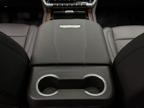 Used 2026 GMC Yukon Denali w/ Sun & Power Step Package AWD/4WD image 35