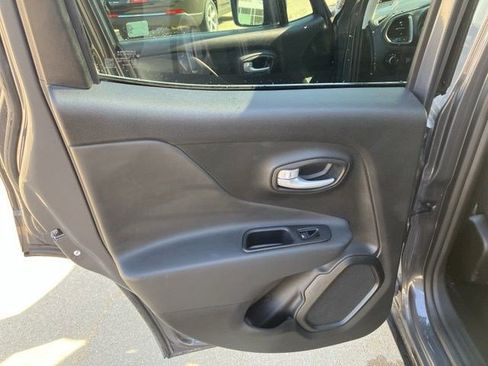 Certified 2023 Jeep Renegade Latitude image 15