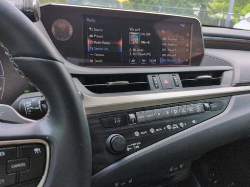 Used 2019 Lexus ES 350 w/ Premium Package FWD image 30