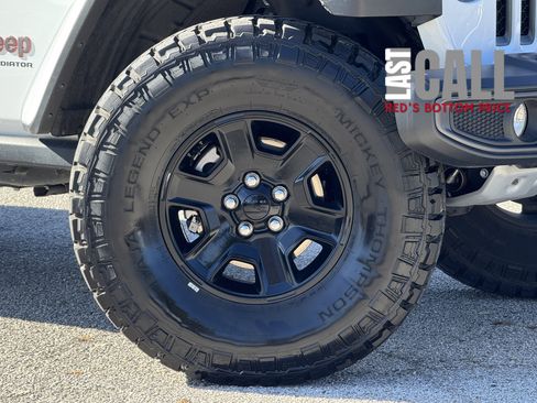 Used 2023 Jeep Gladiator Mojave w/ Cold Weather Group image 3