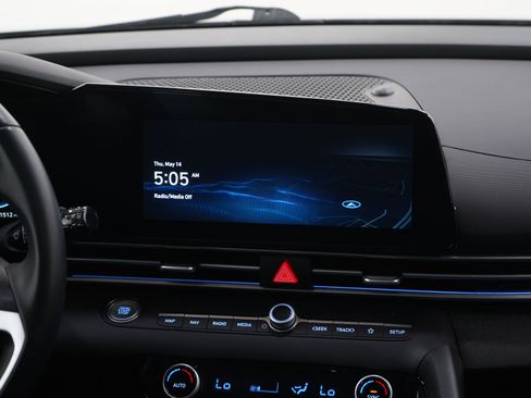 Used 2023 Hyundai Elantra Limited FWD image 15