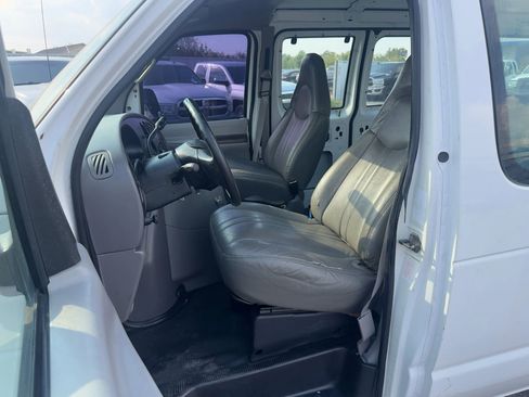 Used 2001 Ford E-150 and Econoline 150 image 9