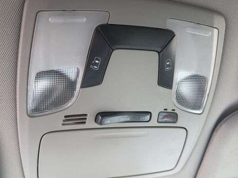 Used 2020 Toyota Sienna LE w/ LE Preferred Package FWD image 29