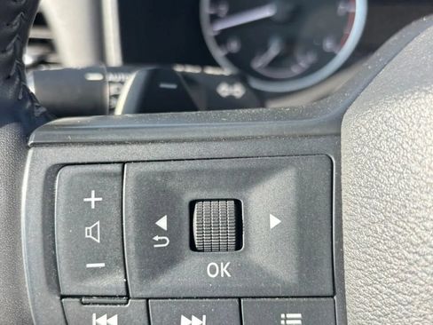 Used 2025 Nissan Rogue SV AWD/4WD image 9