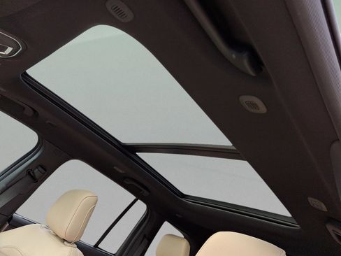 Certified 2023 Jeep Grand Cherokee Limited w/ Luxury Tech Group II AWD/4WD image 15