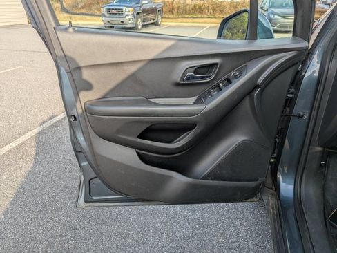 Used 2021 Chevrolet Trax LS w/ Tint and Cruise Package image 19