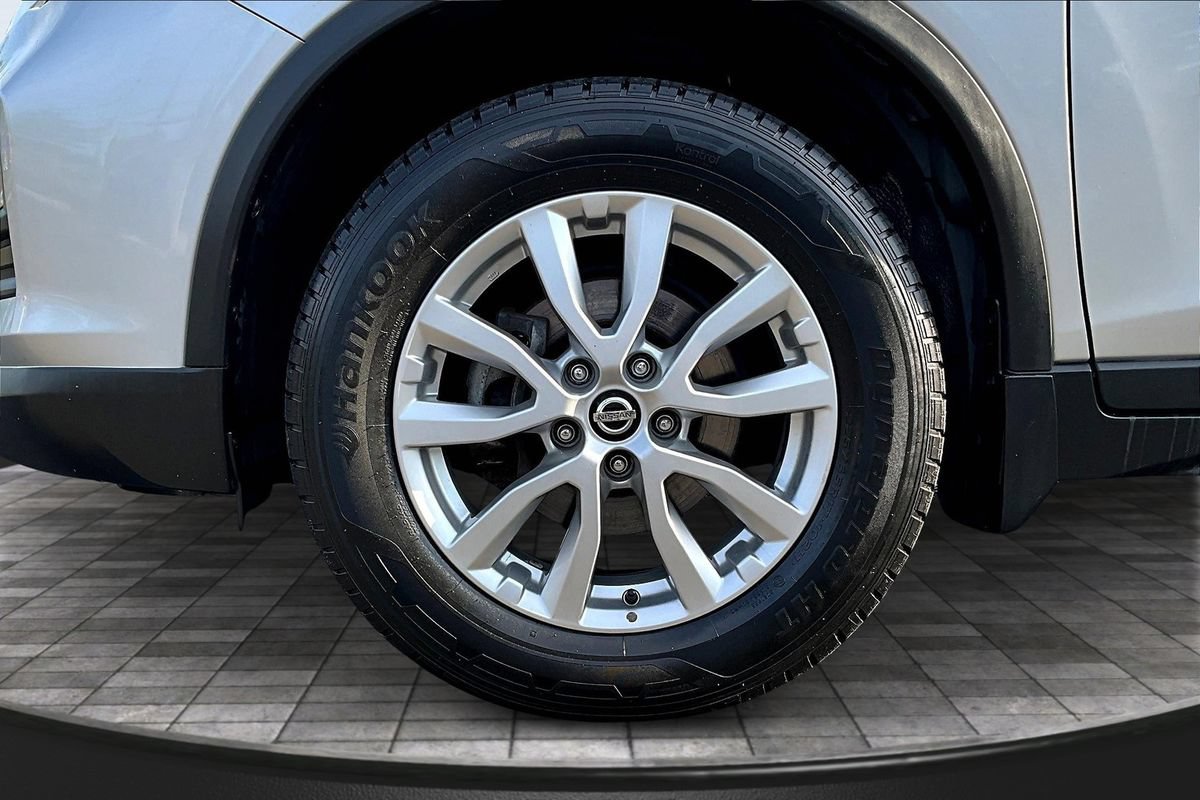 Used 2017 Nissan Rogue SV w/ SV Premium Package AWD/4WD image 35