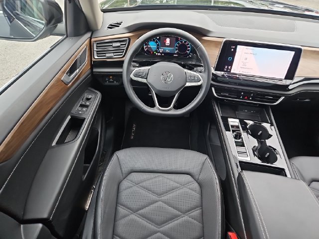 Used 2024 Volkswagen Atlas SE AWD/4WD image 8