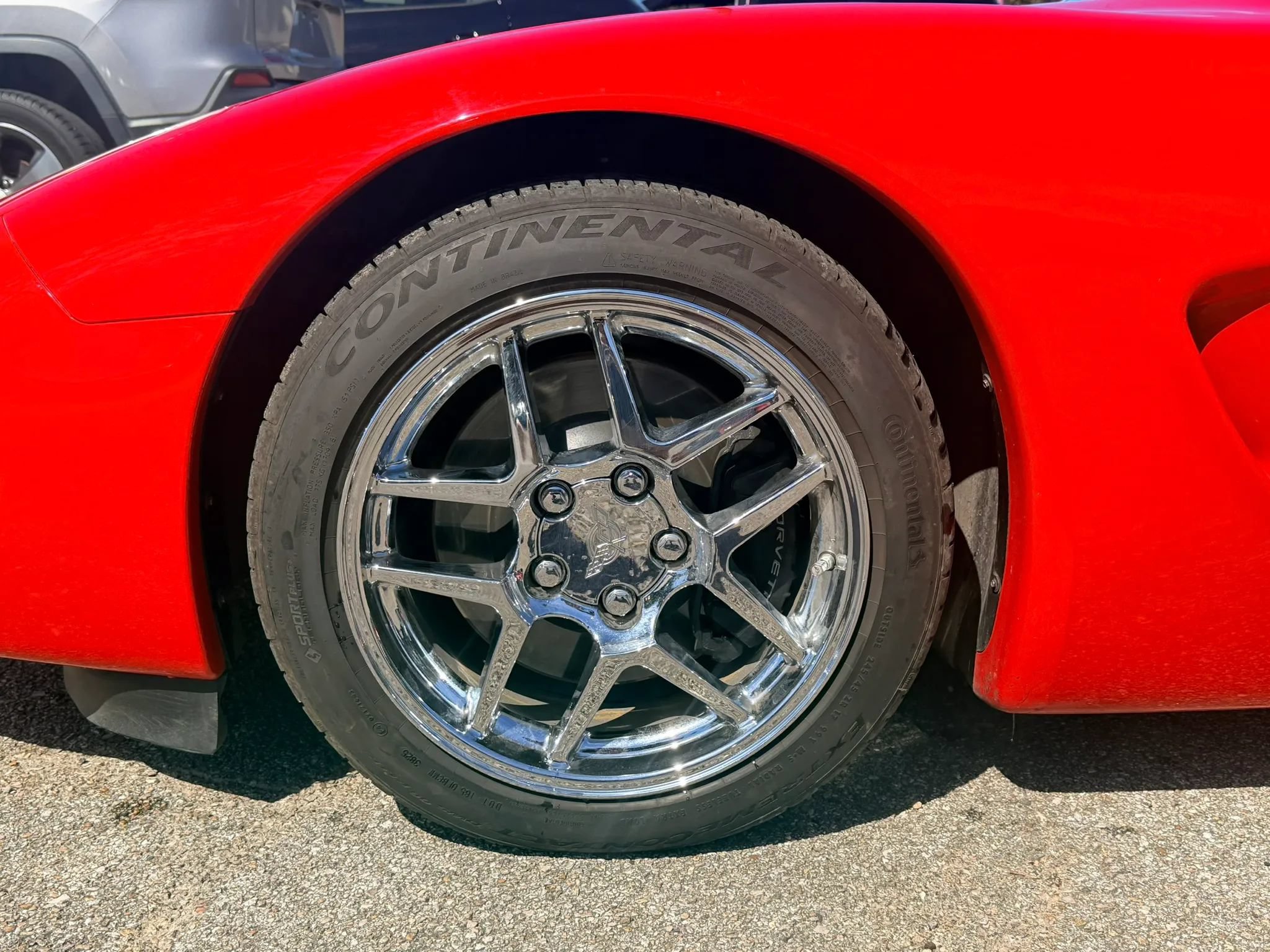 Used 1999 Chevrolet Corvette Coupe w/ Memory Pkg RWD image 2