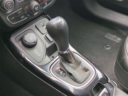 Used 2020 Jeep Compass Limited image 29