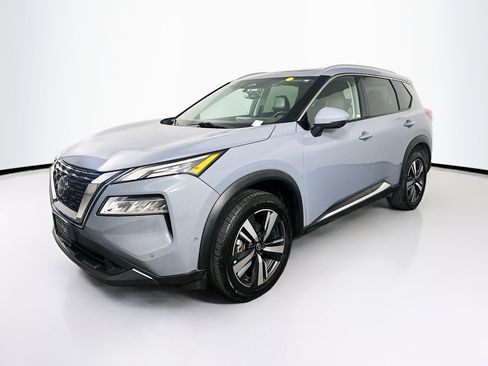 Used 2023 Nissan Rogue SL w/ SL Premium Package image 3