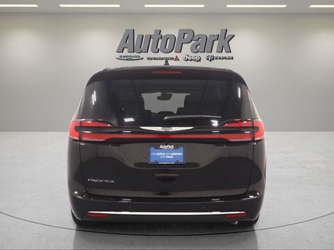 New 2026 Chrysler Pacifica Select FWD image 8