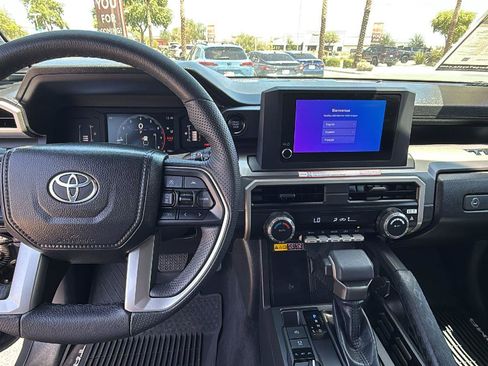 Certified 2025 Toyota Tacoma SR5 w/ SR5 Upgrade Package AWD/4WD image 12
