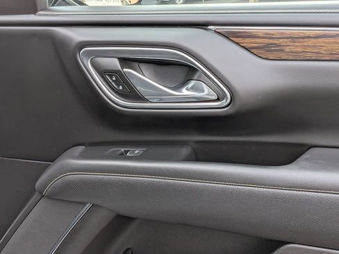 Used 2023 Chevrolet Suburban Premier image 34