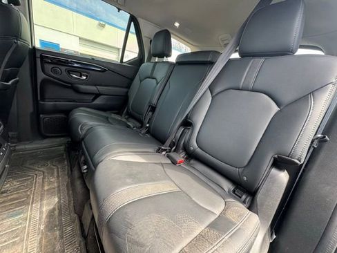 Used 2023 Honda Pilot Touring image 13