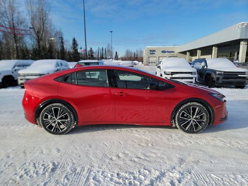 Used 2024 Toyota Prius XLE image 9