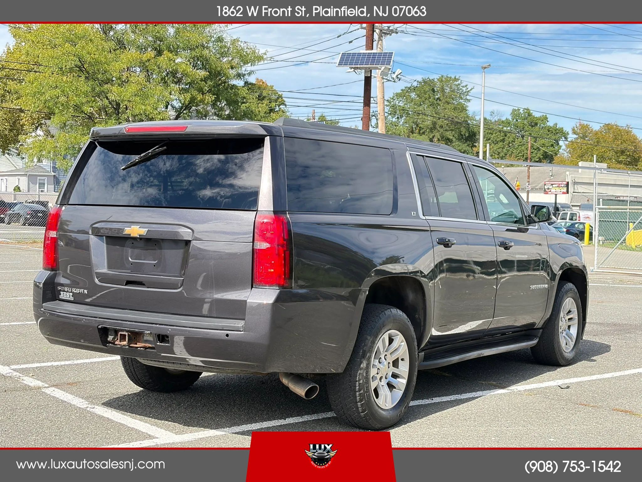 Used 2018 Chevrolet Suburban LT w/ Luxury Package AWD/4WD image 7