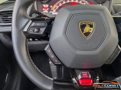 Used 2022 Lamborghini Huracan EVO RWD image 27