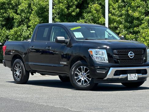 Certified 2022 Nissan Titan SV image 2