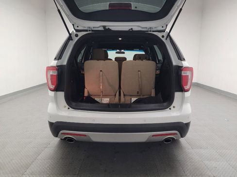 Used 2016 Ford Explorer XLT image 29