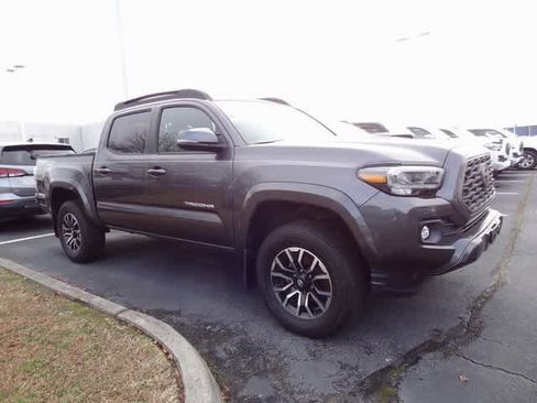 Used 2021 Toyota Tacoma TRD Sport image 3