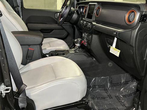 Used 2023 Jeep Gladiator Mojave w/ LED Lighting Group image 9
