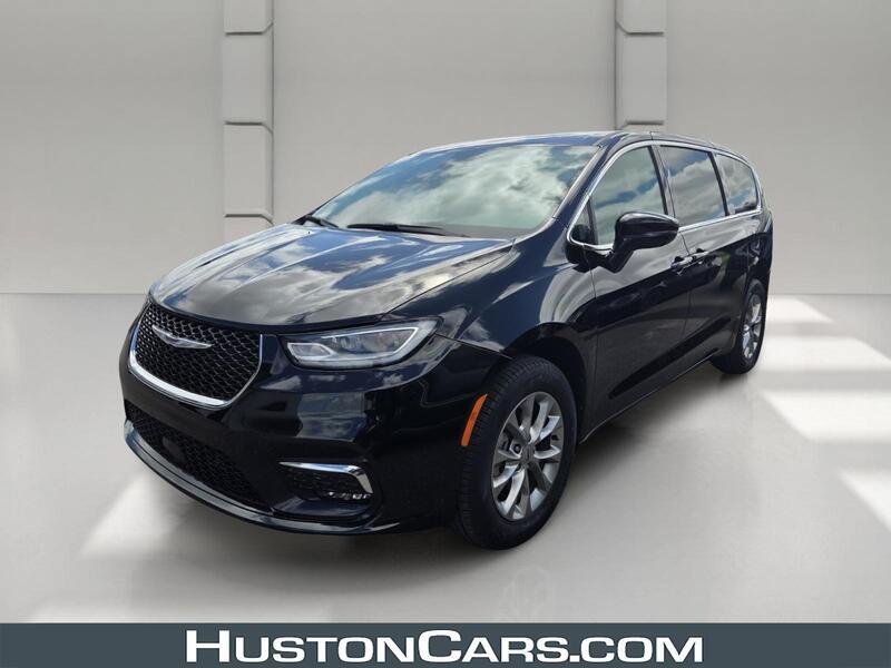 Used 2024 Chrysler Pacifica Touring-L AWD/4WD image 1