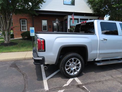 Used 2018 GMC Sierra 1500 Denali AWD/4WD image 7