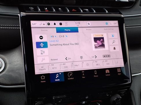 Used 2025 Jeep Grand Cherokee Limited image 23