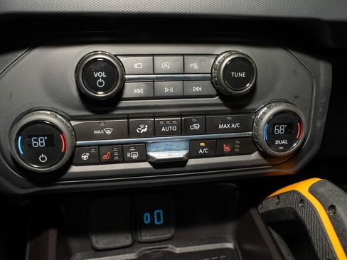 Used 2024 Ford Bronco Badlands image 15