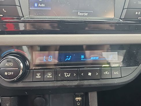 Used 2014 Toyota Corolla LE FWD image 9