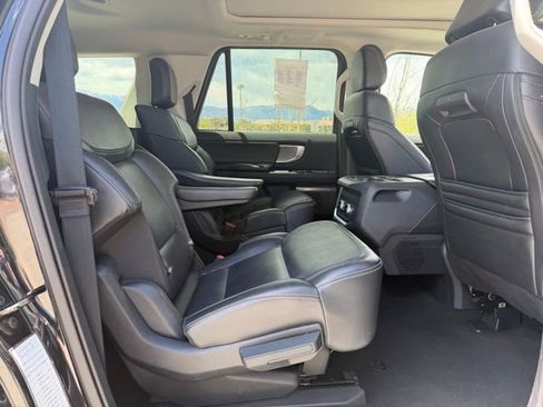 Used 2025 Ford Expedition Max Platinum AWD/4WD image 27