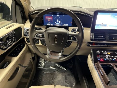 Used 2021 Lincoln Navigator 4WD image 13