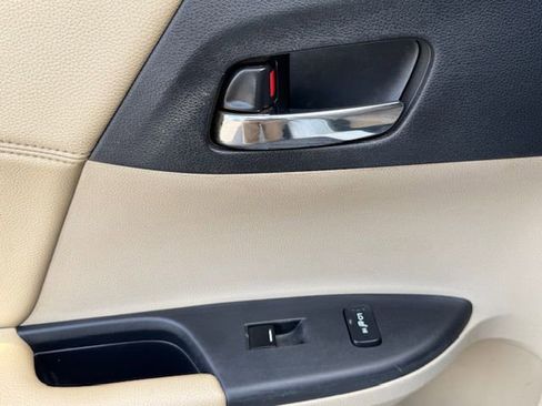 Used 2017 Honda Accord Touring image 16