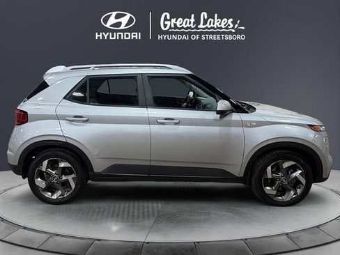 Used 2022 Hyundai Venue SEL FWD image 6