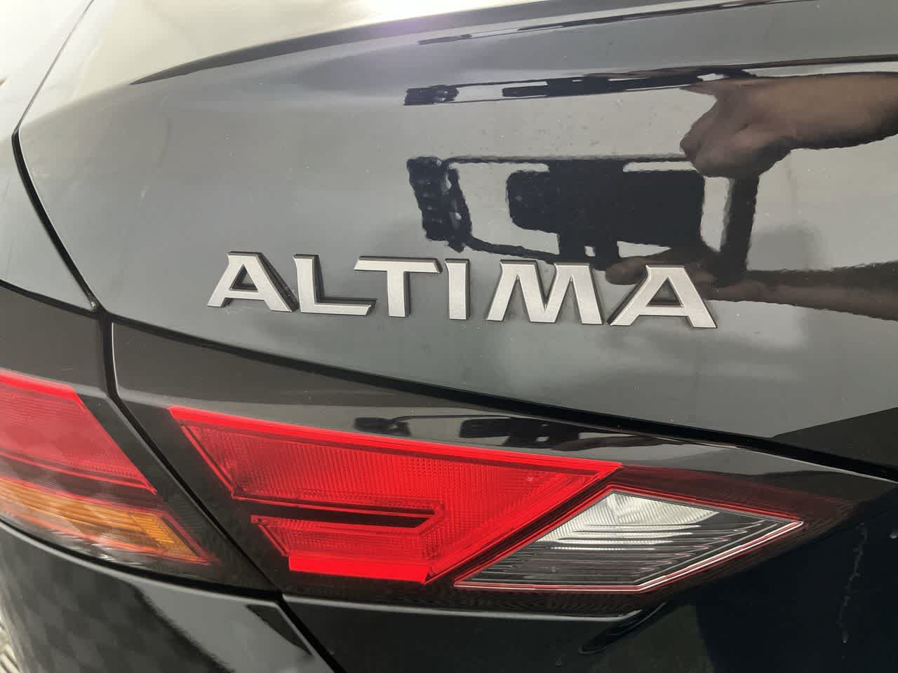 Used 2024 Nissan Altima 2.5 SR FWD image 11