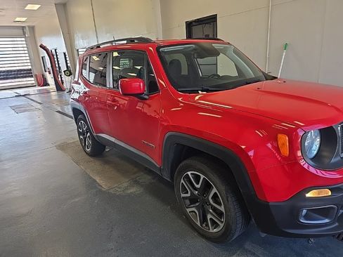 Used 2018 Jeep Renegade Latitude w/ Cold Weather Group AWD/4WD image 1