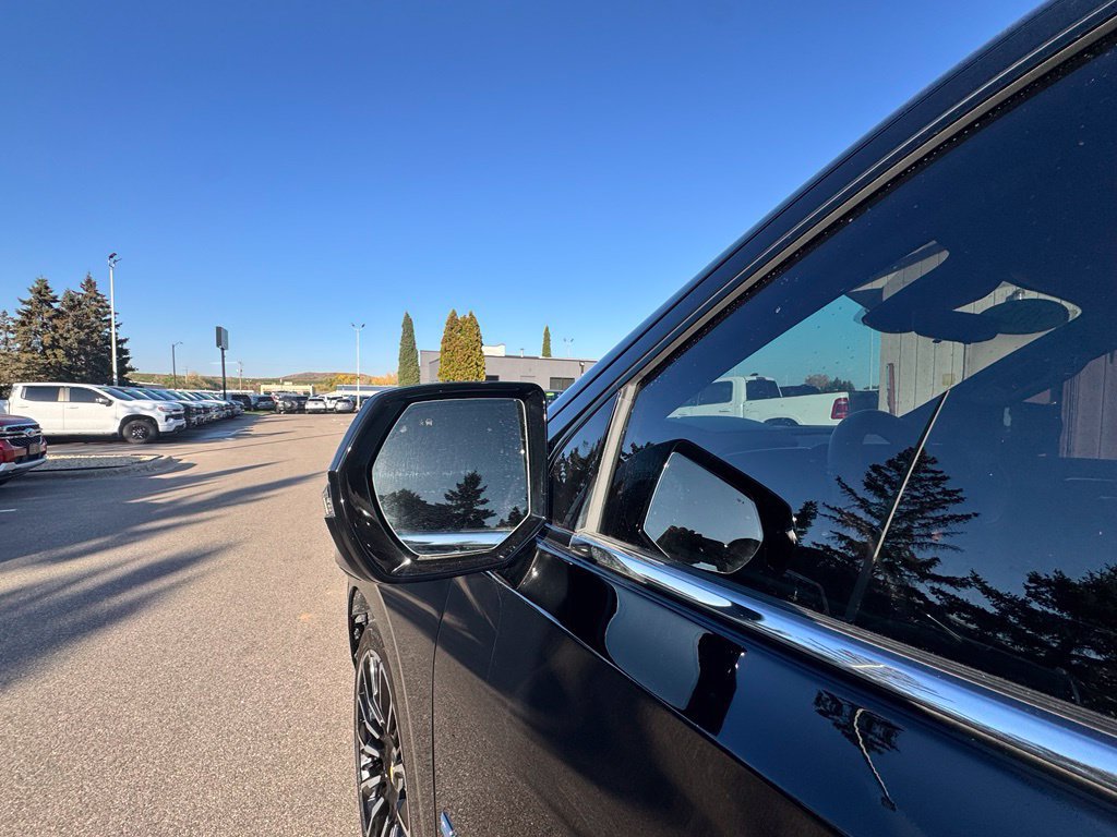 Used 2025 Chevrolet Suburban High Country AWD/4WD image 14