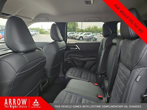 New 2025 Mitsubishi Outlander SE image 19