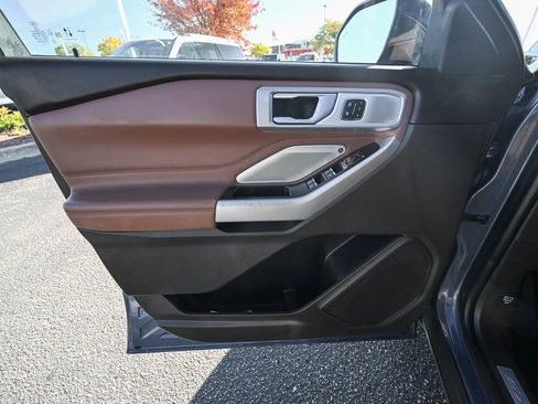 Certified 2021 Ford Explorer King Ranch w/ Premium Technology Package image 20