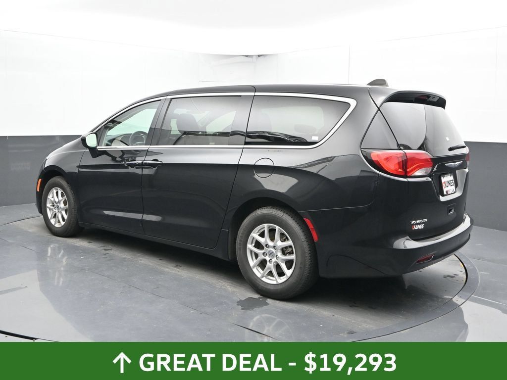 Used 2023 Chrysler Voyager LX FWD image 11