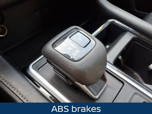 Used 2022 Nissan Pathfinder SV w/ SV Premium Package FWD image 9