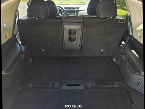 Used 2017 Nissan Rogue SV FWD image 16