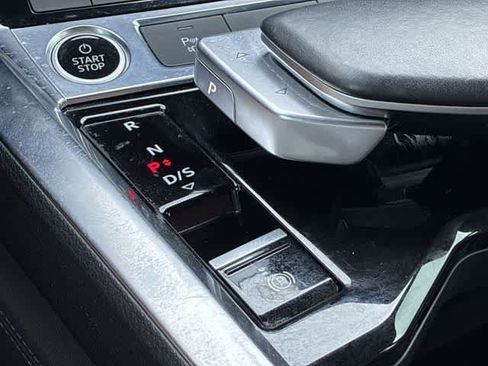 Used 2022 Audi e-tron Premium AWD/4WD image 35