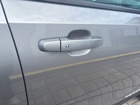 Used 2024 GMC Terrain SLE image 6