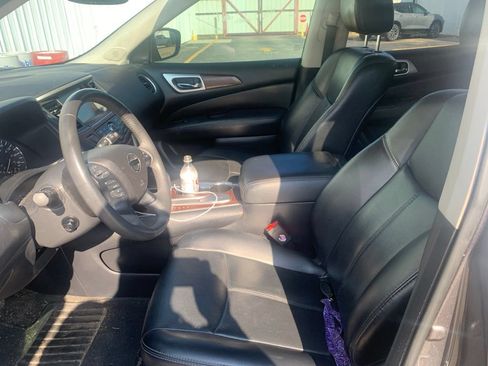 Used 2017 Nissan Pathfinder Platinum FWD image 16
