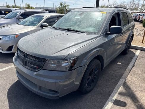 Used 2020 Dodge Journey SE w/ Blacktop Package FWD image 2